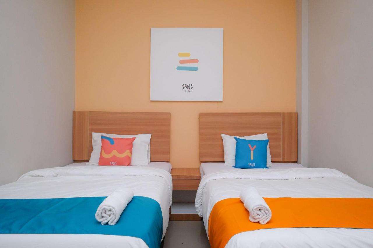 Sans Hotel Tiga Putri Semarang By Reddoorz Exteriör bild