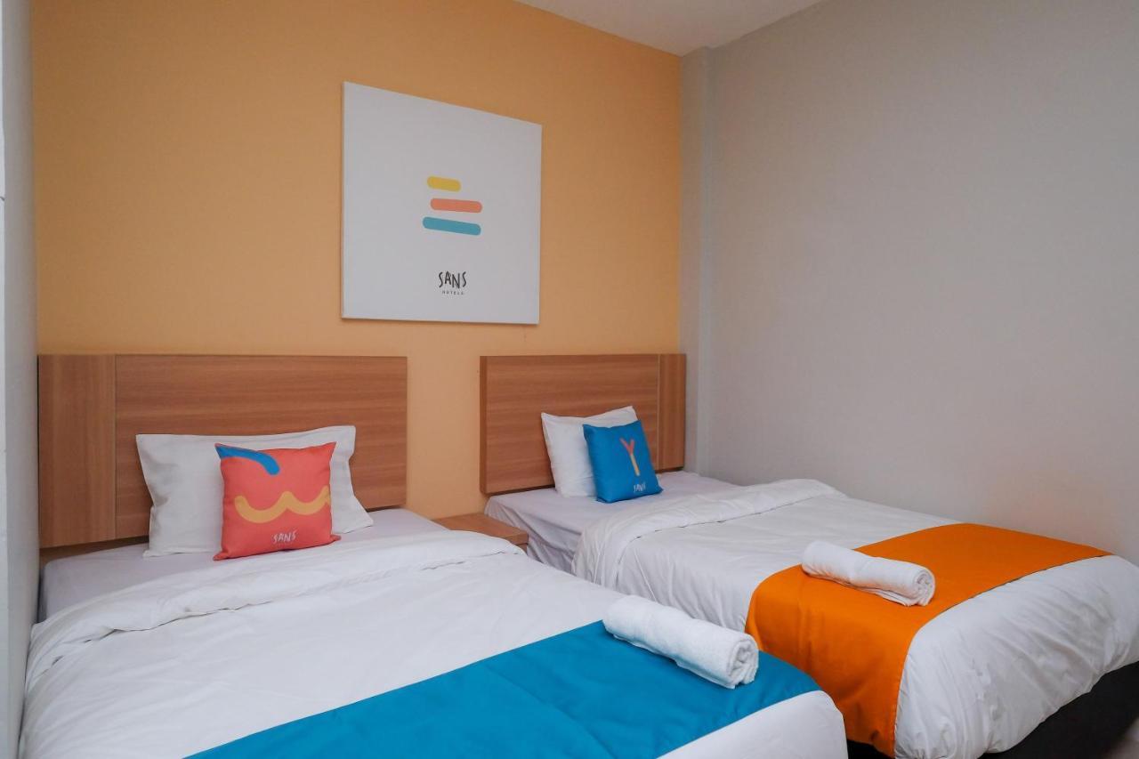 Sans Hotel Tiga Putri Semarang By Reddoorz Exteriör bild