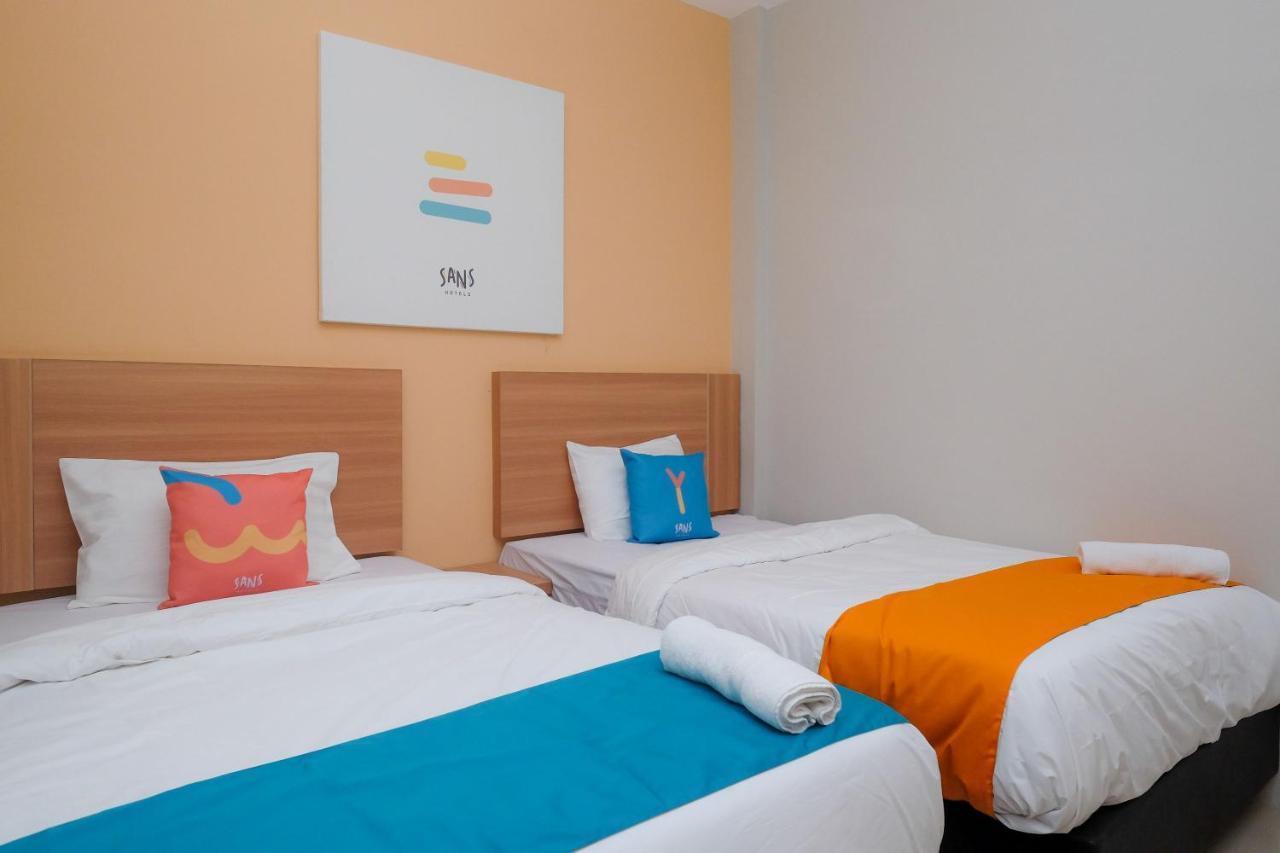 Sans Hotel Tiga Putri Semarang By Reddoorz Exteriör bild