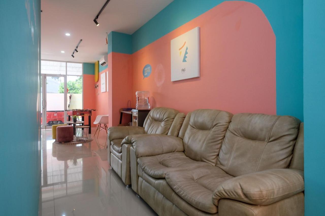 Sans Hotel Tiga Putri Semarang By Reddoorz Exteriör bild