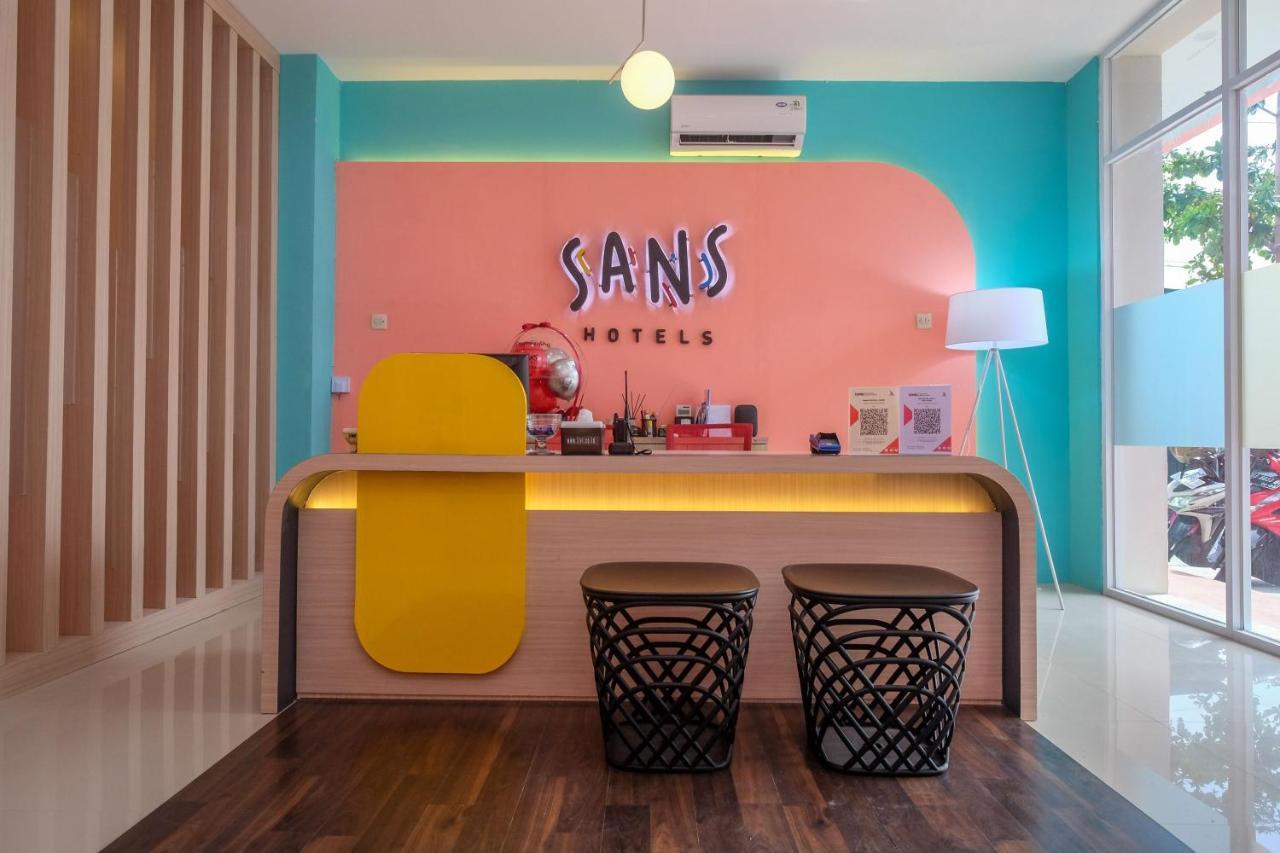 Sans Hotel Tiga Putri Semarang By Reddoorz Exteriör bild