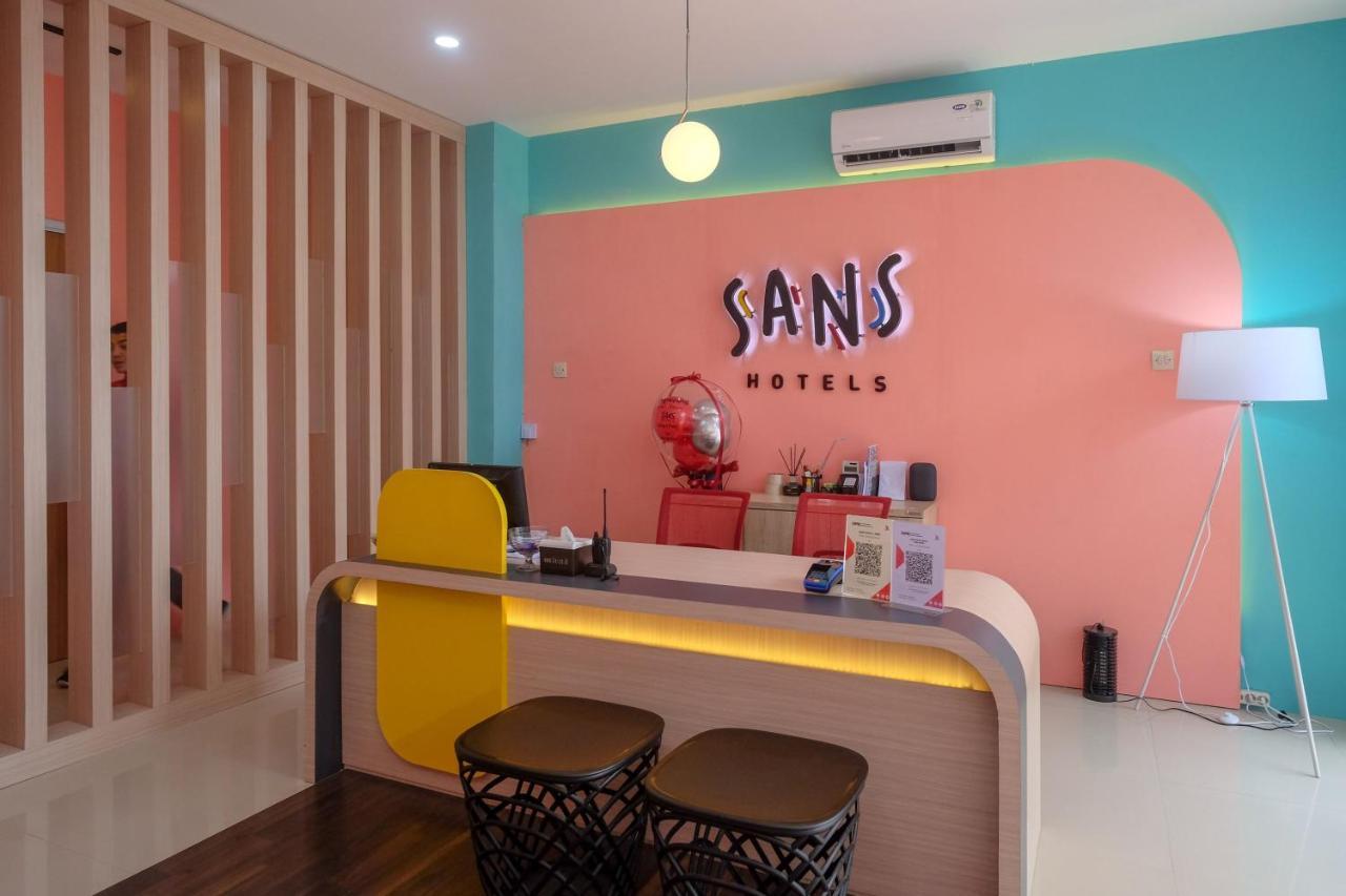 Sans Hotel Tiga Putri Semarang By Reddoorz Exteriör bild